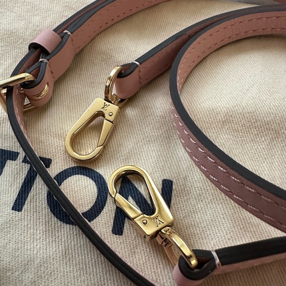 ✨LV Locky BB✨ - Picture 8 of 8